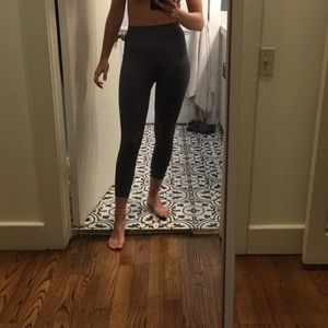 size 2 very lightly worn grey lululemon leggings